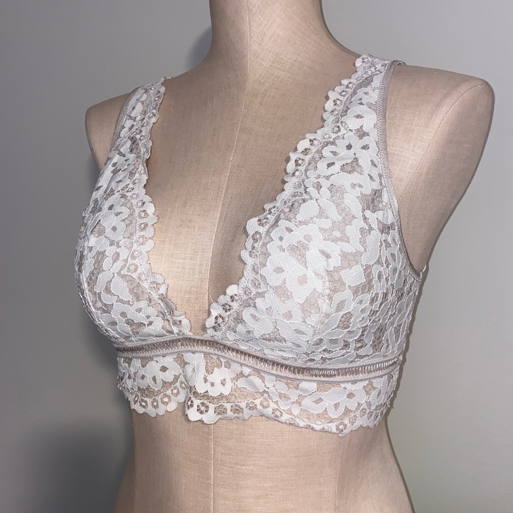 Victoria’s Secret Body By Victoria Lace Bralette